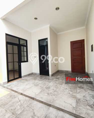 Rumah Modern di Kebayoran Baru, Jakarta Selatan, Luas 290m² Bangunan 480m² Rumah Modern di Kebayoran Baru, Jakarta Selatan, Luas 290m² Bangunan 480m²