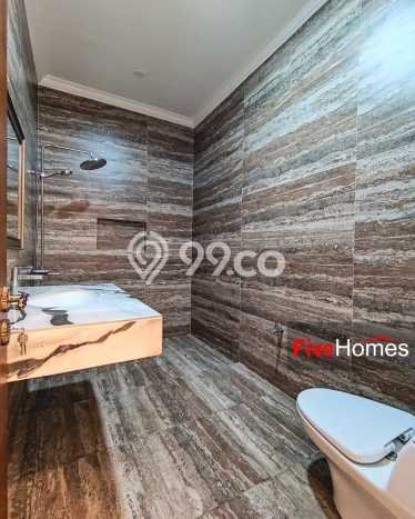 Rumah Modern di Kebayoran Baru, Jakarta Selatan, Luas 290m² Bangunan 480m² Rumah Modern di Kebayoran Baru, Jakarta Selatan, Luas 290m² Bangunan 480m²