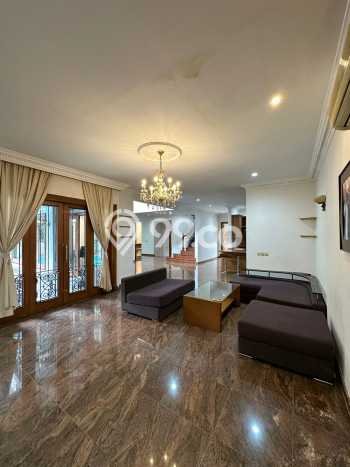 Rumah Lokasi Strategis di Pondok Indah, Jakarta Selatan, Luas 403m² Bangunan 586m² Rumah Lokasi Strategis di Pondok Indah, Jakarta Selatan, Luas 403m² Bangunan 586m²