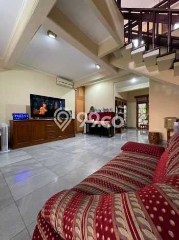 Jual Murah Rumah dengan 5 Kamar Tidur dan 3 Kamar Mandi di Area Kuningan, Jakarta Selatan Jual Murah Rumah dengan 5 Kamar Tidur dan 3 Kamar Mandi di Area Kuningan, Jakarta Selatan
