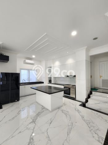 KESEMPATAN TERBAIK! Rumah Asri area Pondok Indah, LT 755m² Bangunan 550m² KESEMPATAN TERBAIK! Rumah Asri area Pondok Indah, LT 755m² Bangunan 550m²