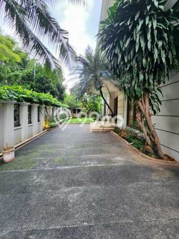 Hunian Modern dengan LT 700m2 & LB 1000m2 Disewakan di Pondok Indah Hunian Modern dengan LT 700m2 & LB 1000m2 Disewakan di Pondok Indah