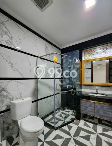 Sewa Rumah Nyaman LT 350m2 / LB 430m2 di Pondok Indah, Jakarta Selatan Sewa Rumah Nyaman LT 350m2 / LB 430m2 di Pondok Indah, Jakarta Selatan