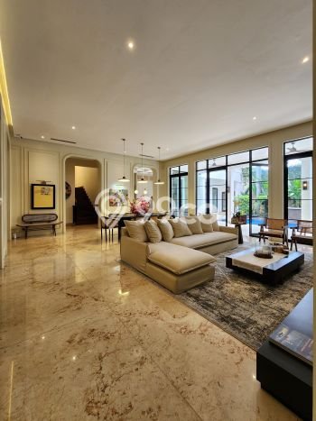 Rumah 5 KT 4 KM di Kawasan Kebayoran Baru, Jakarta Selatan Rumah 5 KT 4 KM di Kawasan Kebayoran Baru, Jakarta Selatan