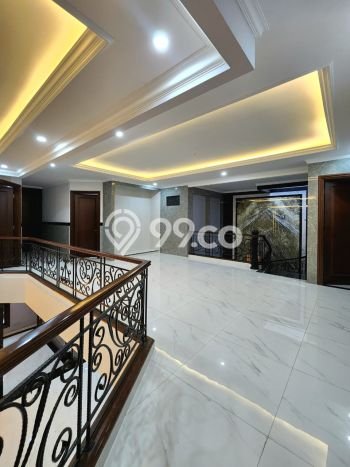 Sewa Rumah Nyaman LT 350m2 / LB 430m2 di Pondok Indah, Jakarta Selatan Sewa Rumah Nyaman LT 350m2 / LB 430m2 di Pondok Indah, Jakarta Selatan