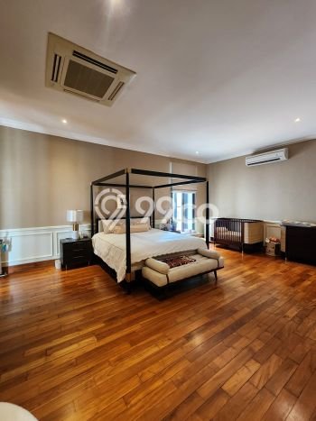 Rumah 5 KT 4 KM di Kawasan Kebayoran Baru, Jakarta Selatan Rumah 5 KT 4 KM di Kawasan Kebayoran Baru, Jakarta Selatan