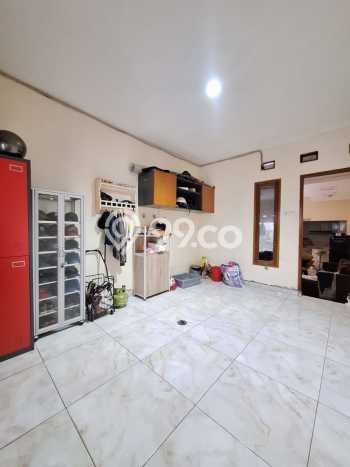 Rumah Luxury Modern Tanpa Renovasi di Cirendeu Jakarta Selatan Rumah Luxury Modern Tanpa Renovasi di Cirendeu Jakarta Selatan