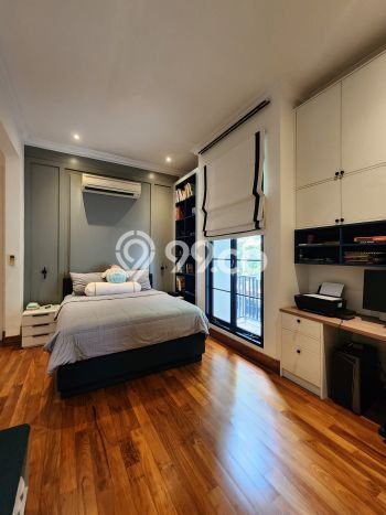 Rumah 5 KT 4 KM di Kawasan Kebayoran Baru, Jakarta Selatan Rumah 5 KT 4 KM di Kawasan Kebayoran Baru, Jakarta Selatan