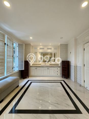 Hunian Modern dengan LT 480m2 & LB 700m2 Dikontrakkan di Pondok Indah Hunian Modern dengan LT 480m2 & LB 700m2 Dikontrakkan di Pondok Indah