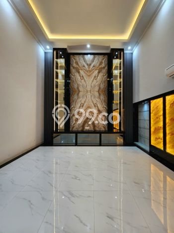 Sewa Rumah Nyaman LT 350m2 / LB 430m2 di Pondok Indah, Jakarta Selatan Sewa Rumah Nyaman LT 350m2 / LB 430m2 di Pondok Indah, Jakarta Selatan
