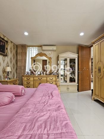 Rumah 4 KT 4 KM di Lokasi Strategis Pondok Indah, Jakarta Selatan Rumah 4 KT 4 KM di Lokasi Strategis Pondok Indah, Jakarta Selatan