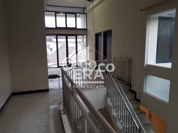 DIJUAL CEPAT! Rumah di Semarang Tengah, Semarang, Luas 170m2m² LB 300m2m² BISA KPR! DIJUAL CEPAT! Rumah di Semarang Tengah, Semarang, Luas 170m2m² LB 300m2m² BISA KPR!