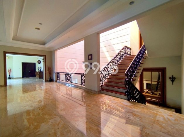 Rumah hook 3 lantai, Furnish, ada kolam renang, ada private home theater. Rumah hook 3 lantai, Furnish, ada kolam renang, ada private home theater.