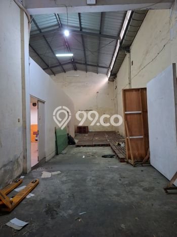 Gudang Disewa di Jakarta Utara dengan LB 180m2 Area Komersial Ramai Gudang Disewa di Jakarta Utara dengan LB 180m2 Area Komersial Ramai