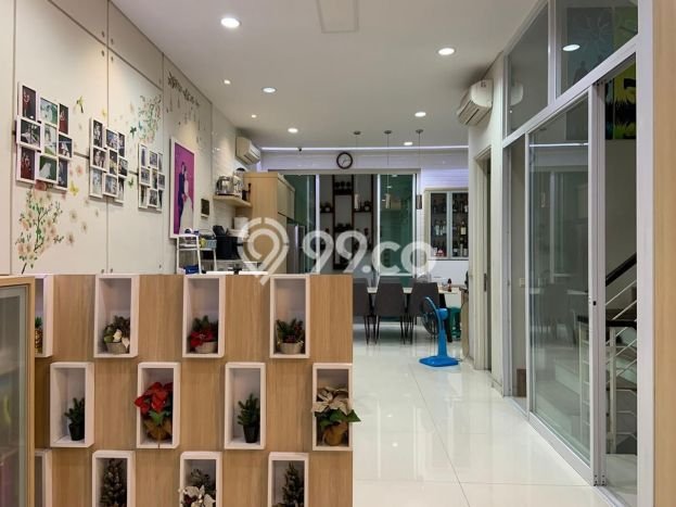 Dijual Rumah Mewah Elegan Dengan View Eksklusif di Tomang, Jakarta Barat Dijual Rumah Mewah Elegan Dengan View Eksklusif di Tomang, Jakarta Barat