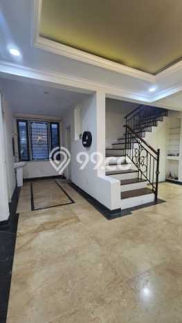 For Sale! Premium House LT 425m2 Desain Modern di Pondok Kelapa For Sale! Premium House LT 425m2 Desain Modern di Pondok Kelapa