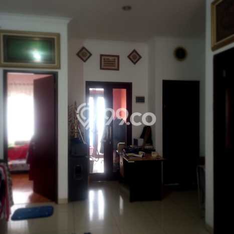 Rumah Mewah LB 240m2 Siap Huni Desain Elegan di Surya Sumantri, Bandung Rumah Mewah LB 240m2 Siap Huni Desain Elegan di Surya Sumantri, Bandung