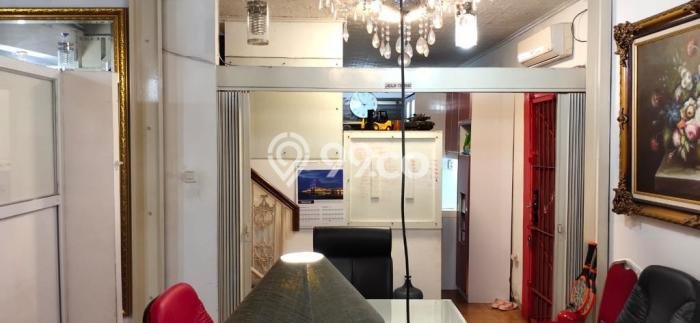 Hunian Elit LB 250m2 Siap Pakai Desain Elegan di Mampang, Jakarta Selatan Hunian Elit LB 250m2 Siap Pakai Desain Elegan di Mampang, Jakarta Selatan