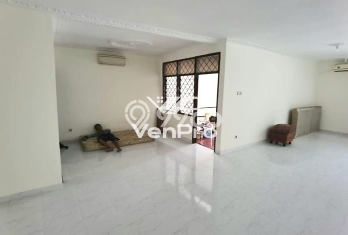 Hunian Elit LB 160m2 Siap Pakai Desain Elegan di Meruya, Jakarta Barat Hunian Elit LB 160m2 Siap Pakai Desain Elegan di Meruya, Jakarta Barat