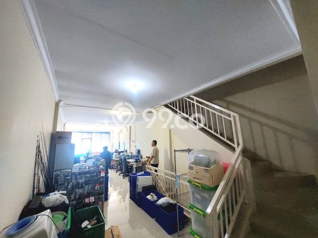 Ruko Ready di Taman Surya, Luas 240m², Kawasan Komersial Ruko Ready di Taman Surya, Luas 240m², Kawasan Komersial