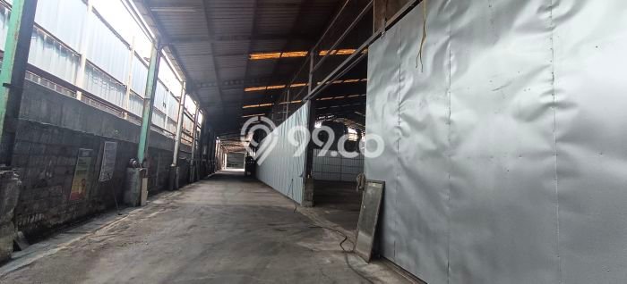 LOKASI STRATEGIS! Gudang di Daan Mogot, Luas 3000m², Sentra Perdagangan LOKASI STRATEGIS! Gudang di Daan Mogot, Luas 3000m², Sentra Perdagangan