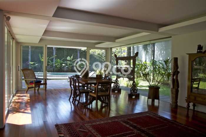For Sale! Premium House LT 1500m2 Desain Elegan di Kemang For Sale! Premium House LT 1500m2 Desain Elegan di Kemang