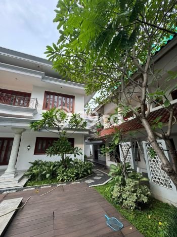 Rumah 10 Kamar Lengkap Disewakan di Menteng Harga Kompetitif Rumah 10 Kamar Lengkap Disewakan di Menteng Harga Kompetitif