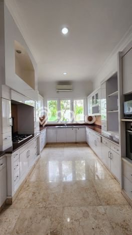 Jual Rumah Luas Megah Dengan View Cantik di Kemang, Jakarta Selatan Jual Rumah Luas Megah Dengan View Cantik di Kemang, Jakarta Selatan