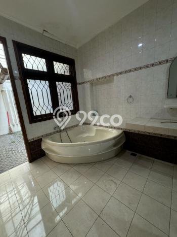 Hunian Ideal dengan LT 600m2 & LB 600m2 Disewakan di Pondok Indah Hunian Ideal dengan LT 600m2 & LB 600m2 Disewakan di Pondok Indah