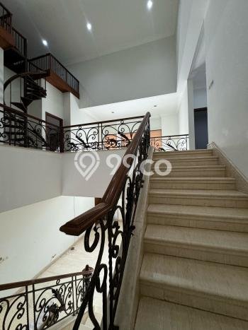 Disewakan Rumah Strategis LT 900m2 / LB 700m2 di Pondok Indah, Jakarta Selatan Disewakan Rumah Strategis LT 900m2 / LB 700m2 di Pondok Indah, Jakarta Selatan