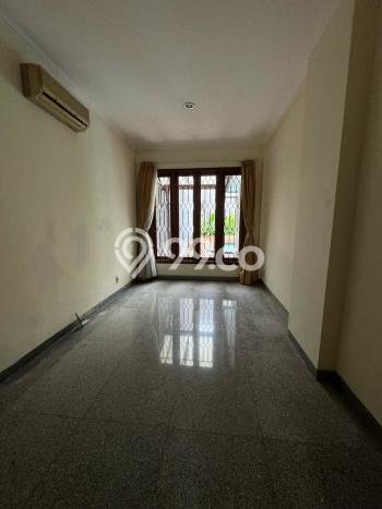 Hunian Ideal dengan LT 600m2 & LB 600m2 Disewakan di Pondok Indah Hunian Ideal dengan LT 600m2 & LB 600m2 Disewakan di Pondok Indah