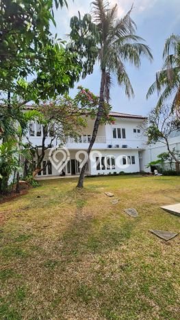 Jual Rumah Luas Megah Dengan View Cantik di Kemang, Jakarta Selatan Jual Rumah Luas Megah Dengan View Cantik di Kemang, Jakarta Selatan