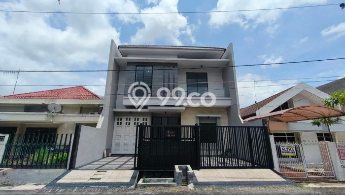 Rumah Elit Modern Tanpa Renovasi di Manyar Surabaya Rumah Elit Modern Tanpa Renovasi di Manyar Surabaya