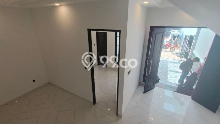 Jual Rumah Luas Megah Dengan View Cantik di Galaxy, Surabaya Jual Rumah Luas Megah Dengan View Cantik di Galaxy, Surabaya