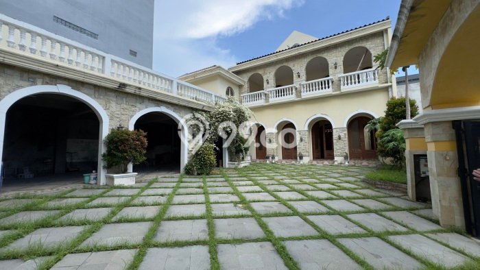 Rumah Nyaman di , 5 KM, Lingkungan Tenang, Luas 665m2m² LB 700m2m² Rumah Nyaman di , 5 KM, Lingkungan Tenang, Luas 665m2m² LB 700m2m²