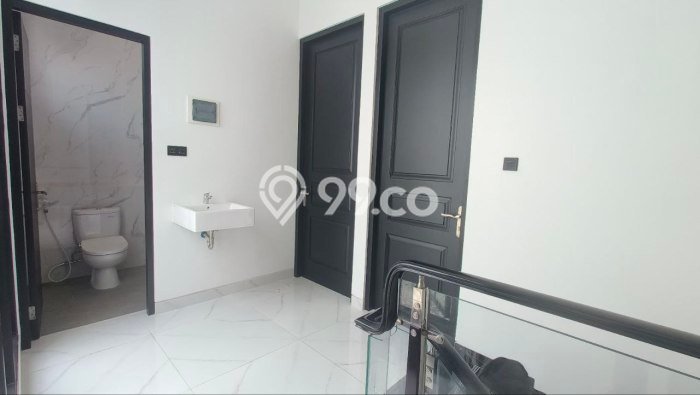Jual Rumah Luas Megah Dengan View Cantik di Galaxy, Surabaya Jual Rumah Luas Megah Dengan View Cantik di Galaxy, Surabaya