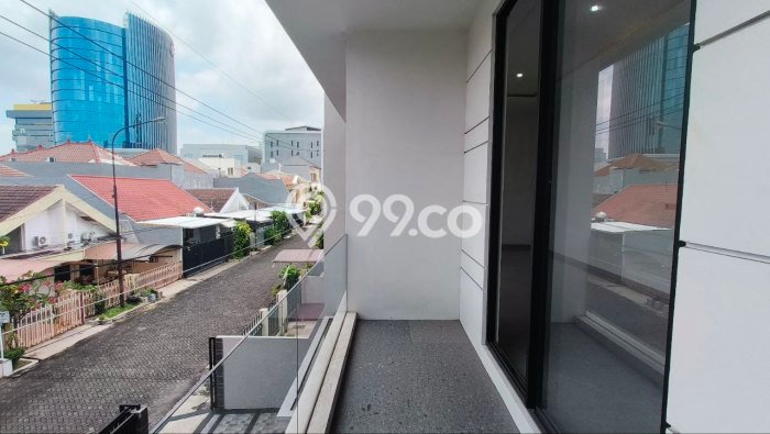 Rumah Elit Modern Tanpa Renovasi di Manyar Surabaya Rumah Elit Modern Tanpa Renovasi di Manyar Surabaya