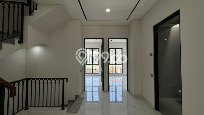 Ready to Use! Premium House LT 140m2 Desain Elegan di Dharma Husada Ready to Use! Premium House LT 140m2 Desain Elegan di Dharma Husada