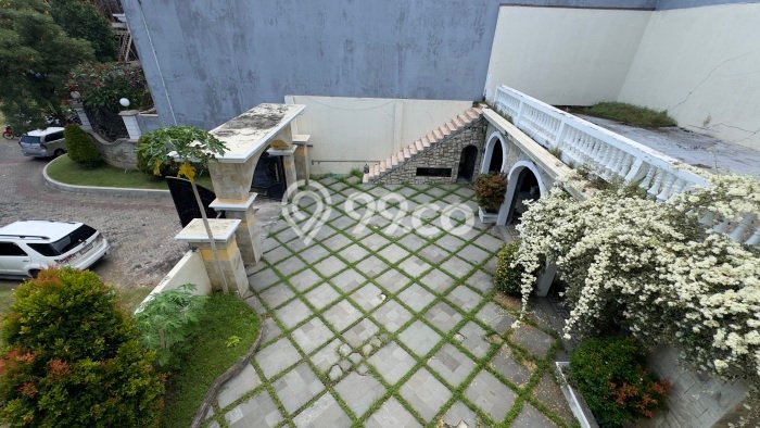 Rumah Nyaman di , 5 KM, Lingkungan Tenang, Luas 665m2m² LB 700m2m² Rumah Nyaman di , 5 KM, Lingkungan Tenang, Luas 665m2m² LB 700m2m²