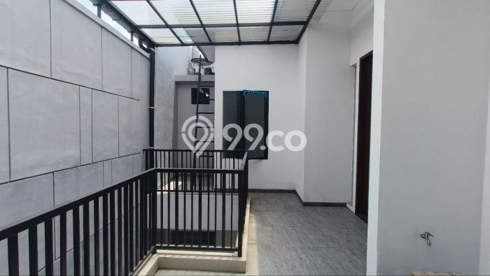 Rumah Elit Modern Tanpa Renovasi di Manyar Surabaya Rumah Elit Modern Tanpa Renovasi di Manyar Surabaya