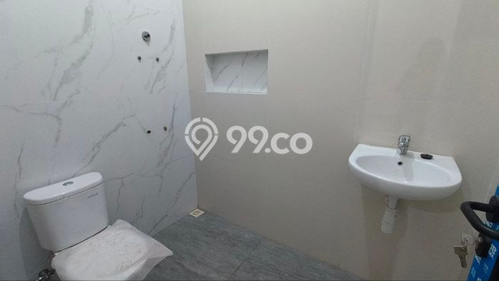 Rumah Elit Modern Tanpa Renovasi di Manyar Surabaya Rumah Elit Modern Tanpa Renovasi di Manyar Surabaya