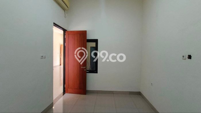 Ready to Use! Premium House LT 240m2 Desain Elegan di Manyar Ready to Use! Premium House LT 240m2 Desain Elegan di Manyar
