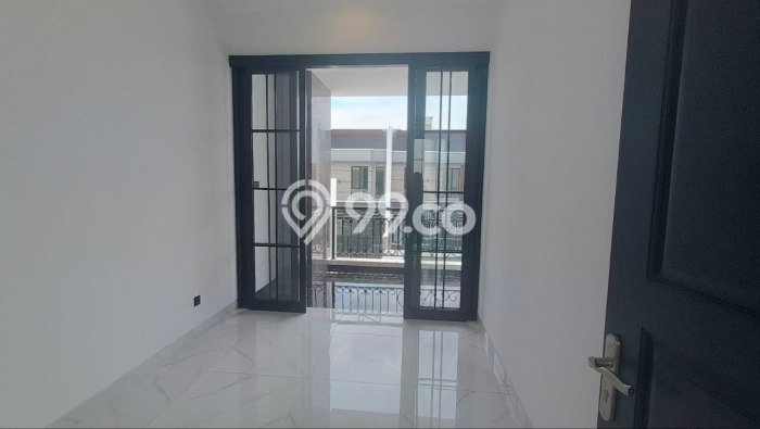 Jual Rumah Luas Megah Dengan View Cantik di Galaxy, Surabaya Jual Rumah Luas Megah Dengan View Cantik di Galaxy, Surabaya