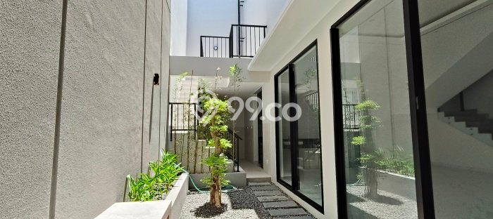 Jual Rumah Mewah Elegan Dengan View Cantik di Citraland, Surabaya Jual Rumah Mewah Elegan Dengan View Cantik di Citraland, Surabaya