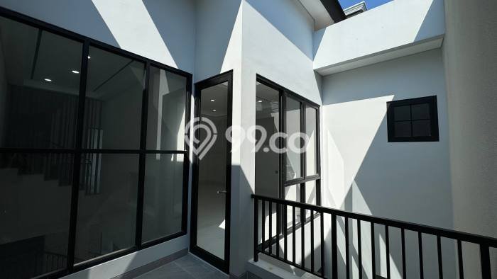 Ready to Use! Premium House LT 140m2 Desain Elegan di Dharma Husada Ready to Use! Premium House LT 140m2 Desain Elegan di Dharma Husada