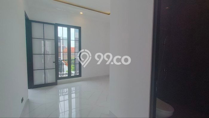 Jual Rumah Luas Megah Dengan View Cantik di Galaxy, Surabaya Jual Rumah Luas Megah Dengan View Cantik di Galaxy, Surabaya