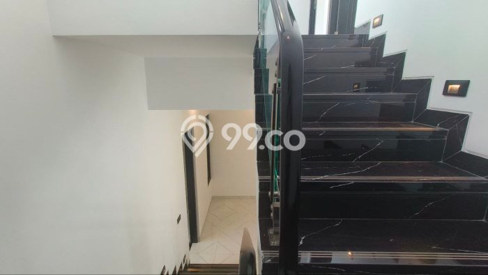 Jual Rumah Luas Megah Dengan View Cantik di Galaxy, Surabaya Jual Rumah Luas Megah Dengan View Cantik di Galaxy, Surabaya