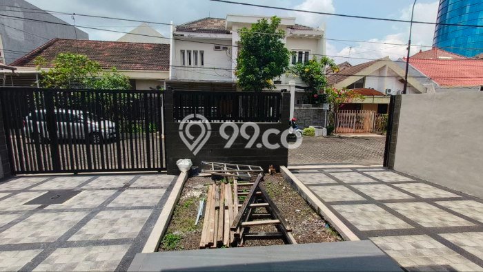 Rumah Elit Modern Tanpa Renovasi di Manyar Surabaya Rumah Elit Modern Tanpa Renovasi di Manyar Surabaya