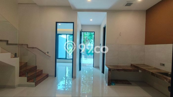 Dijual Hunian Rumah Terawat 3 KT di Manyar, Surabaya Dijual Hunian Rumah Terawat 3 KT di Manyar, Surabaya