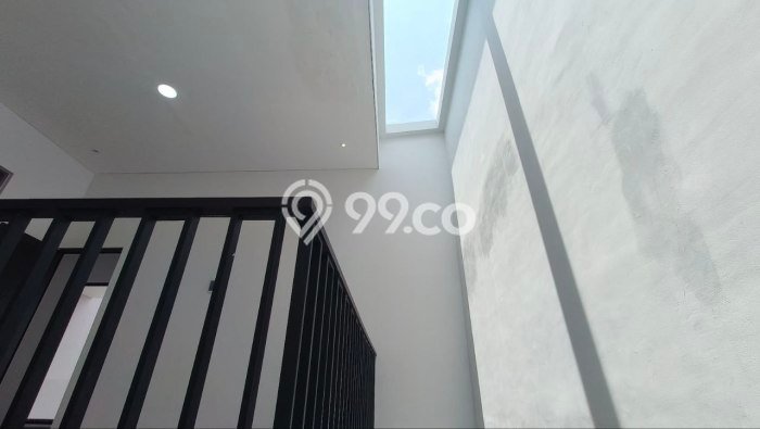 Rumah Elit Modern Tanpa Renovasi di Manyar Surabaya Rumah Elit Modern Tanpa Renovasi di Manyar Surabaya